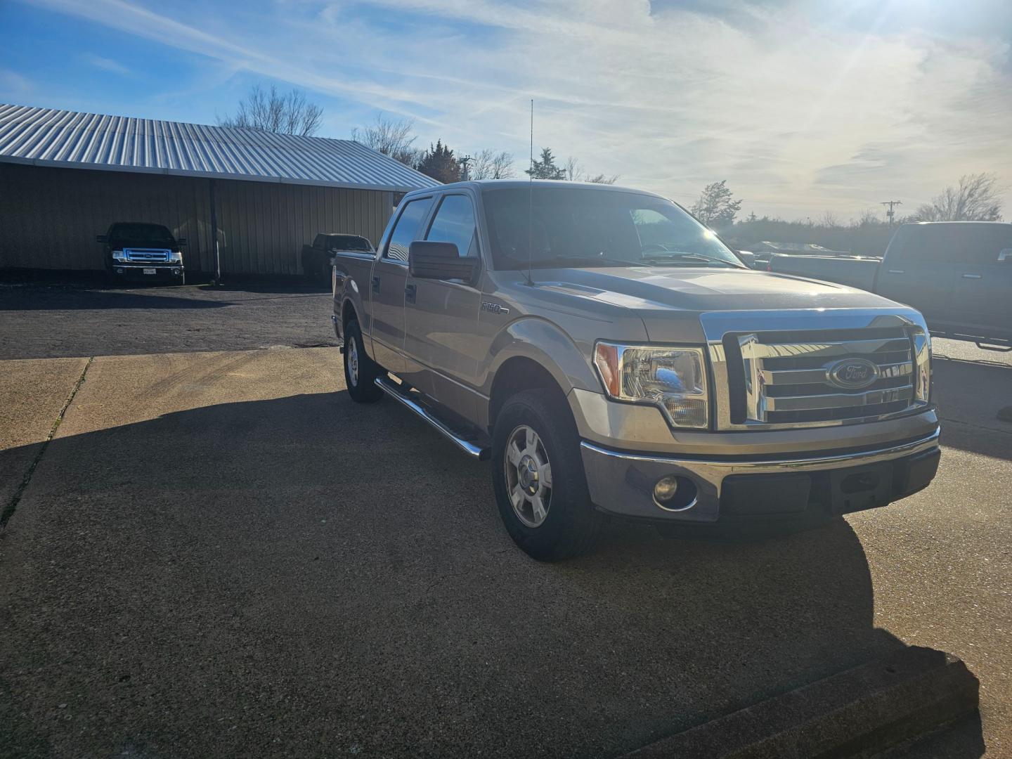 2011 TAN Ford F-150 FX2 SuperCrew 5.5-ft. Bed 2WD (1FTEW1CM3BK) with an 3.7L V6 DOHC 24V engine, 4-Speed Automatic transmission, located at 533 S Seven Points BLVD, Seven Points, TX, 75143, (430) 255-4030, 32.313999, -96.209351 - Photo#1